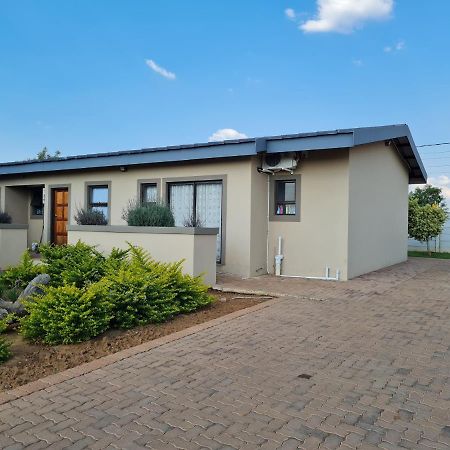 Village Kulture - Guest House Rustenburg Extérieur photo
