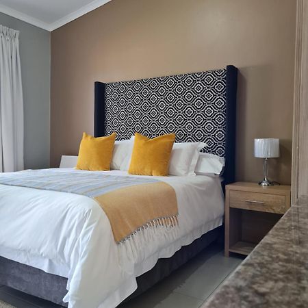 Village Kulture - Guest House Rustenburg Extérieur photo