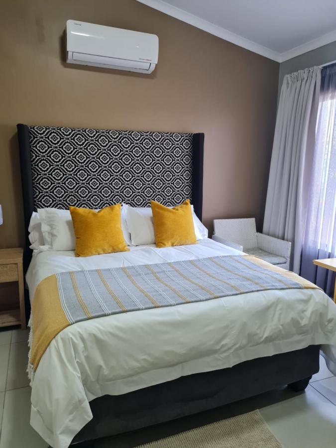 Village Kulture - Guest House Rustenburg Extérieur photo