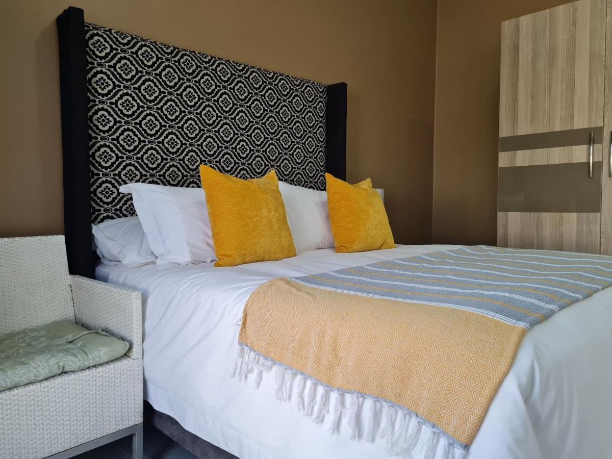 Village Kulture - Guest House Rustenburg Extérieur photo