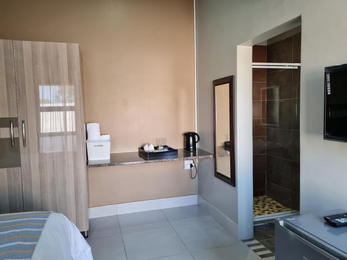 Village Kulture - Guest House Rustenburg Extérieur photo