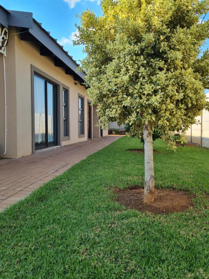 Village Kulture - Guest House Rustenburg Extérieur photo