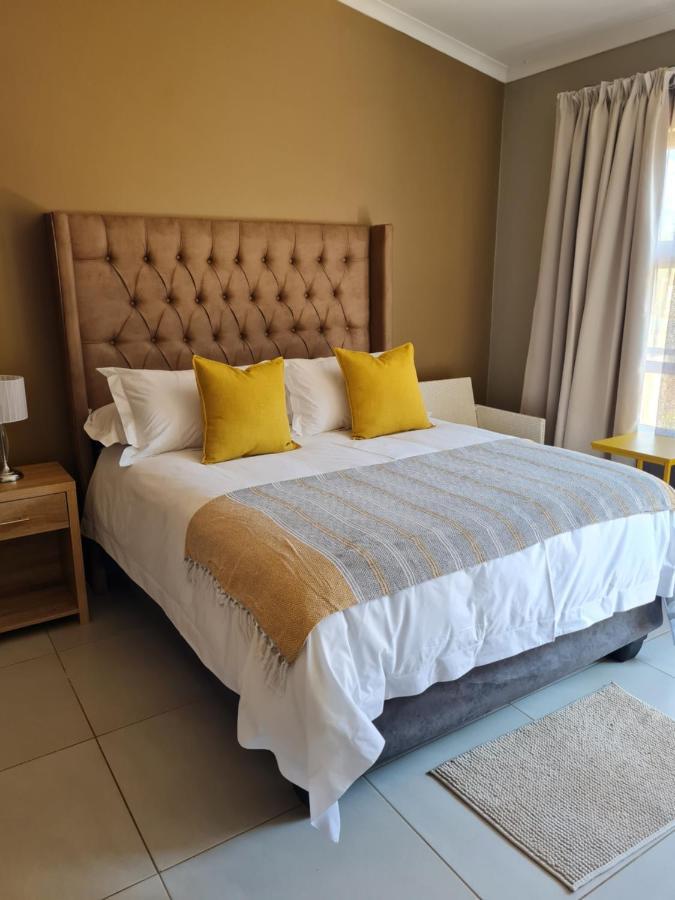 Village Kulture - Guest House Rustenburg Extérieur photo