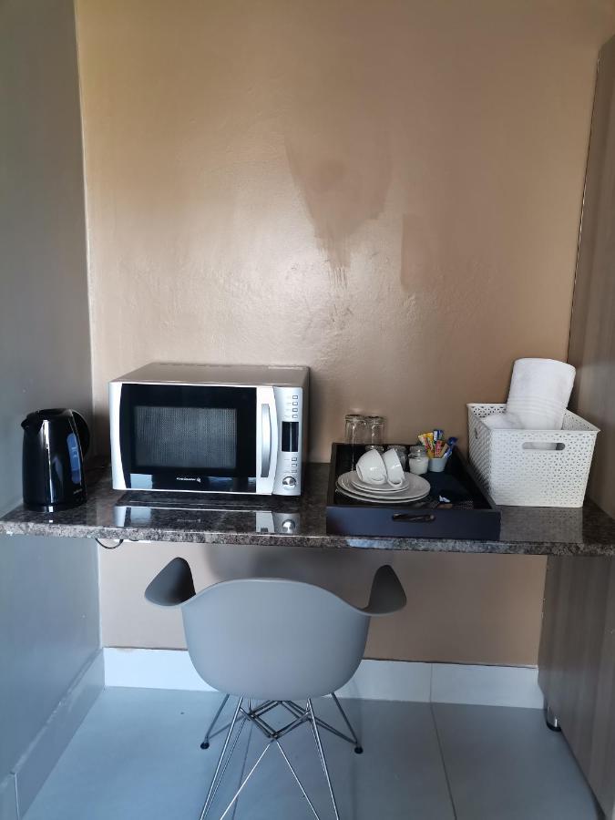 Village Kulture - Guest House Rustenburg Extérieur photo