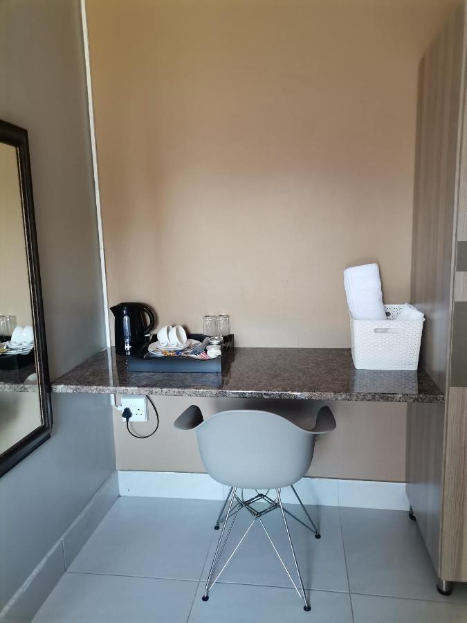 Village Kulture - Guest House Rustenburg Extérieur photo