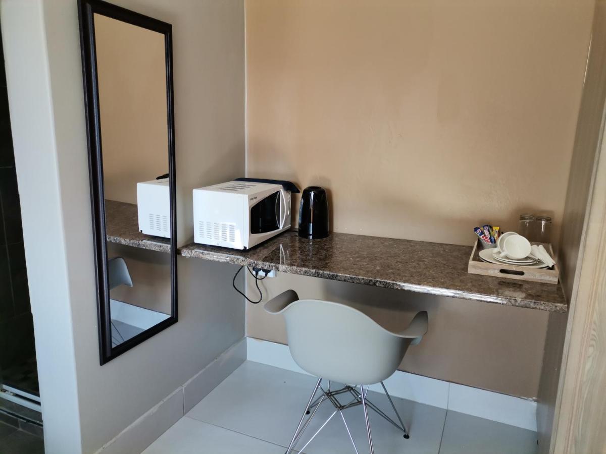 Village Kulture - Guest House Rustenburg Extérieur photo