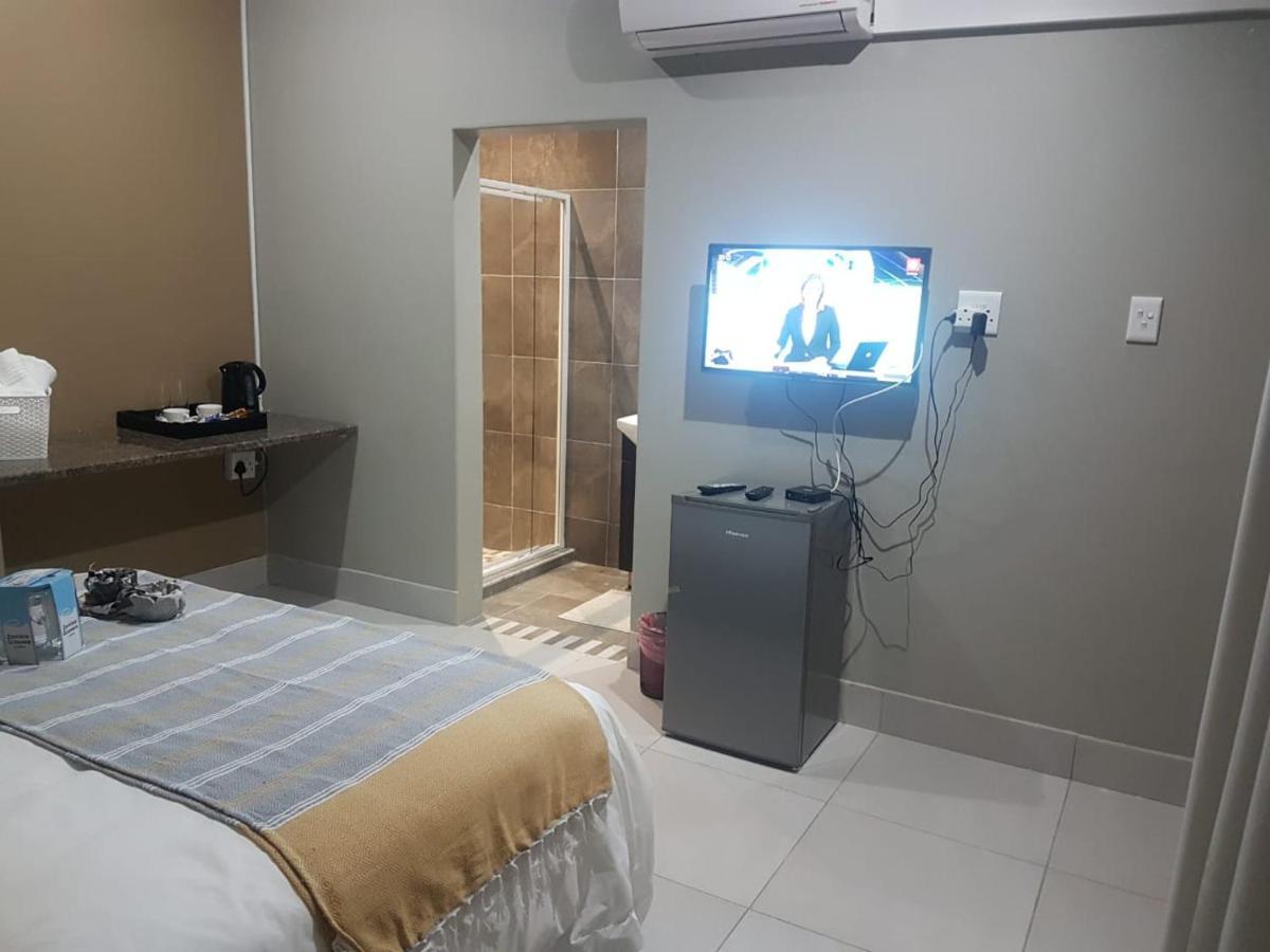 Village Kulture - Guest House Rustenburg Extérieur photo