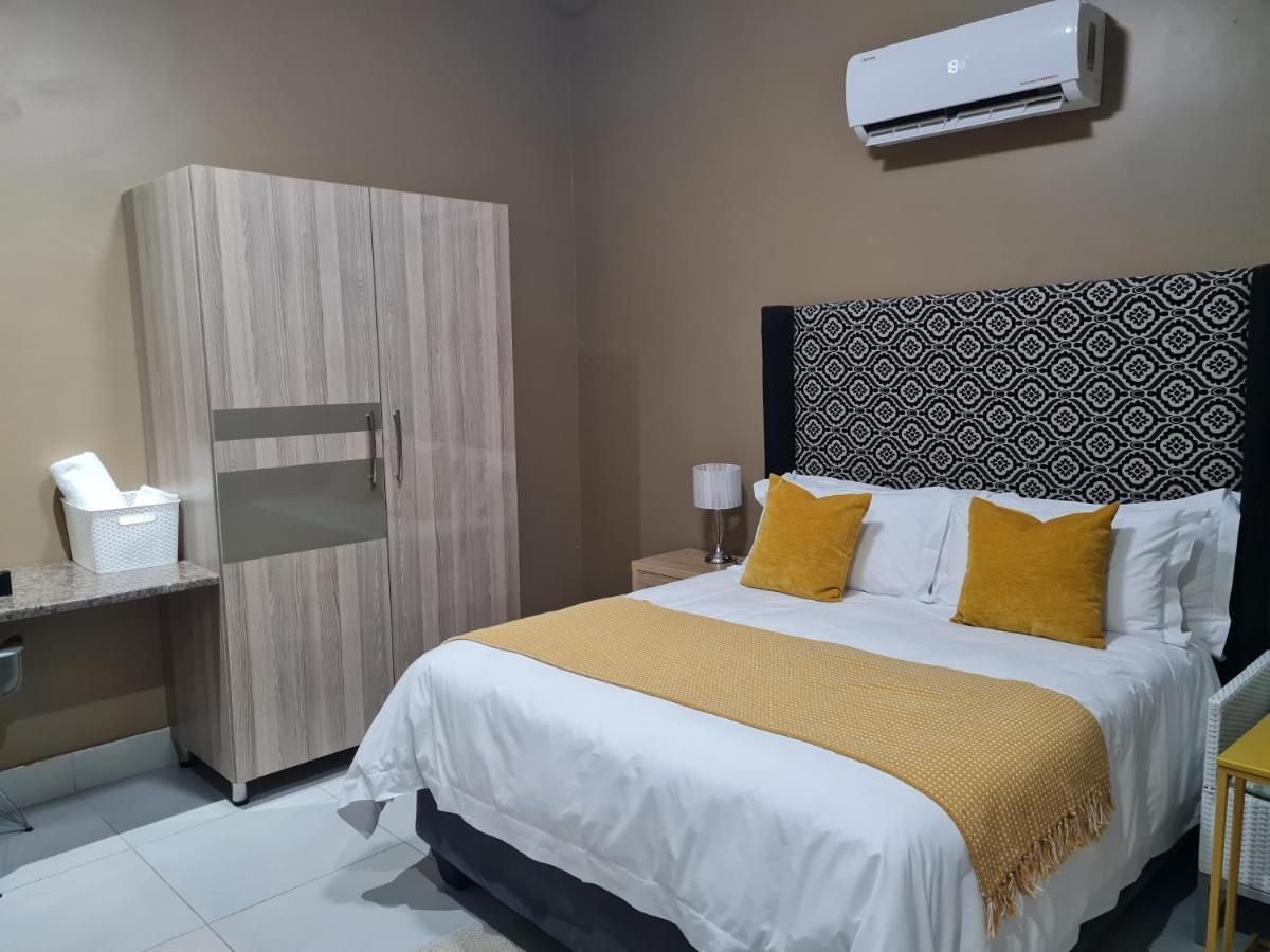 Village Kulture - Guest House Rustenburg Extérieur photo