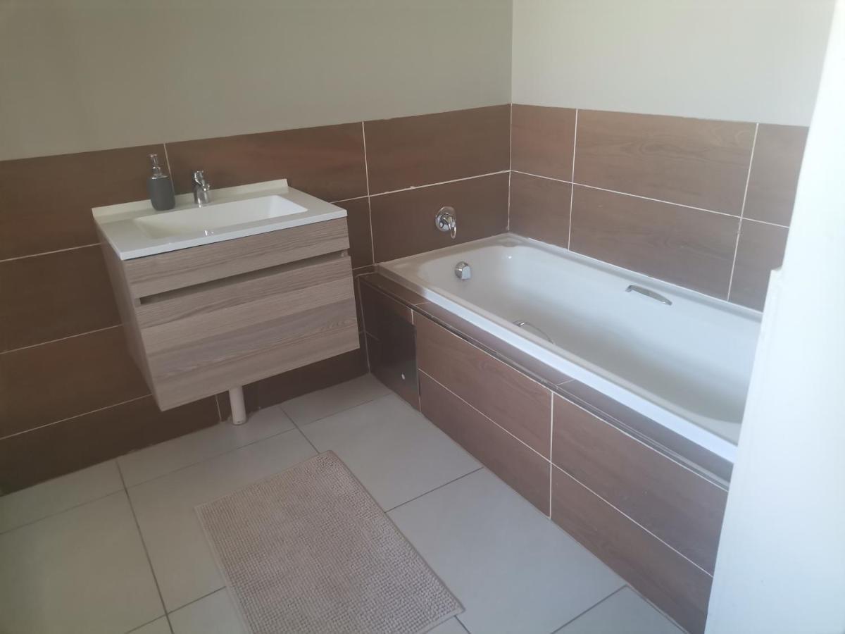 Village Kulture - Guest House Rustenburg Extérieur photo