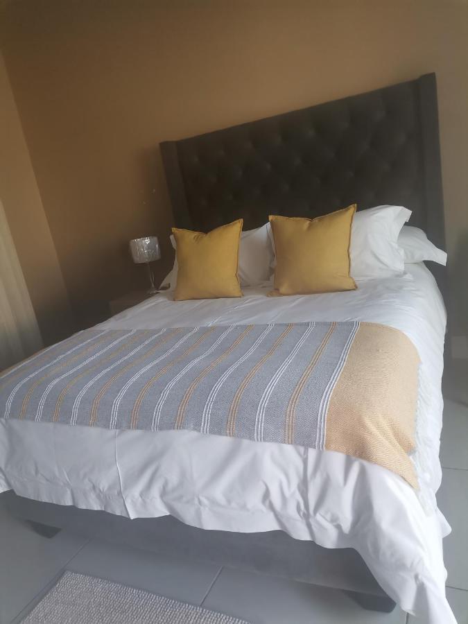 Village Kulture - Guest House Rustenburg Extérieur photo